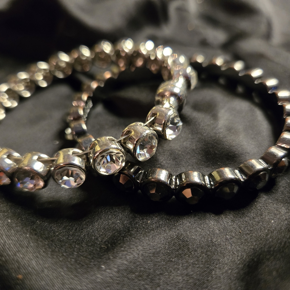 🔥3/15$ Gorgeous pair of chunky crystal bracelets — perfect for stacking